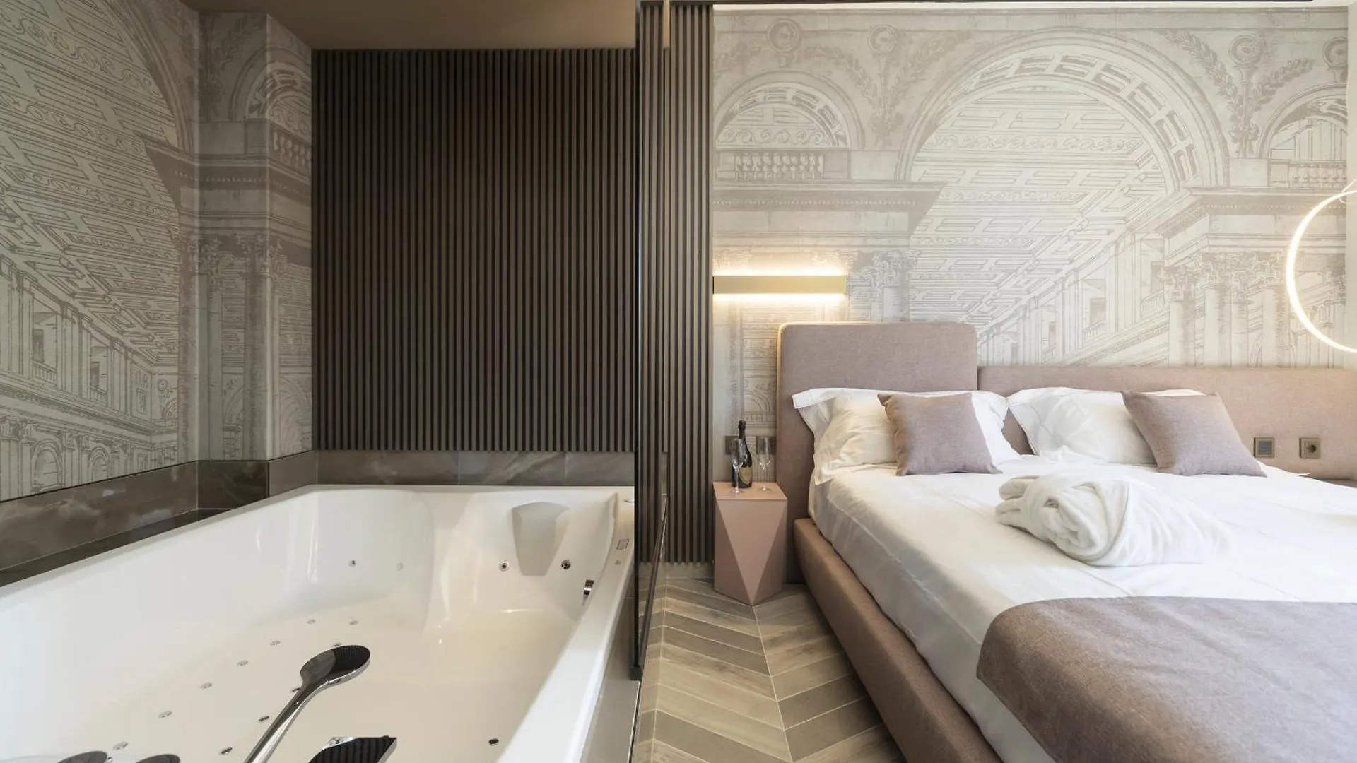 Tritone Luxury Suites Piazza Del Popolo Roma Bed & Breakfast