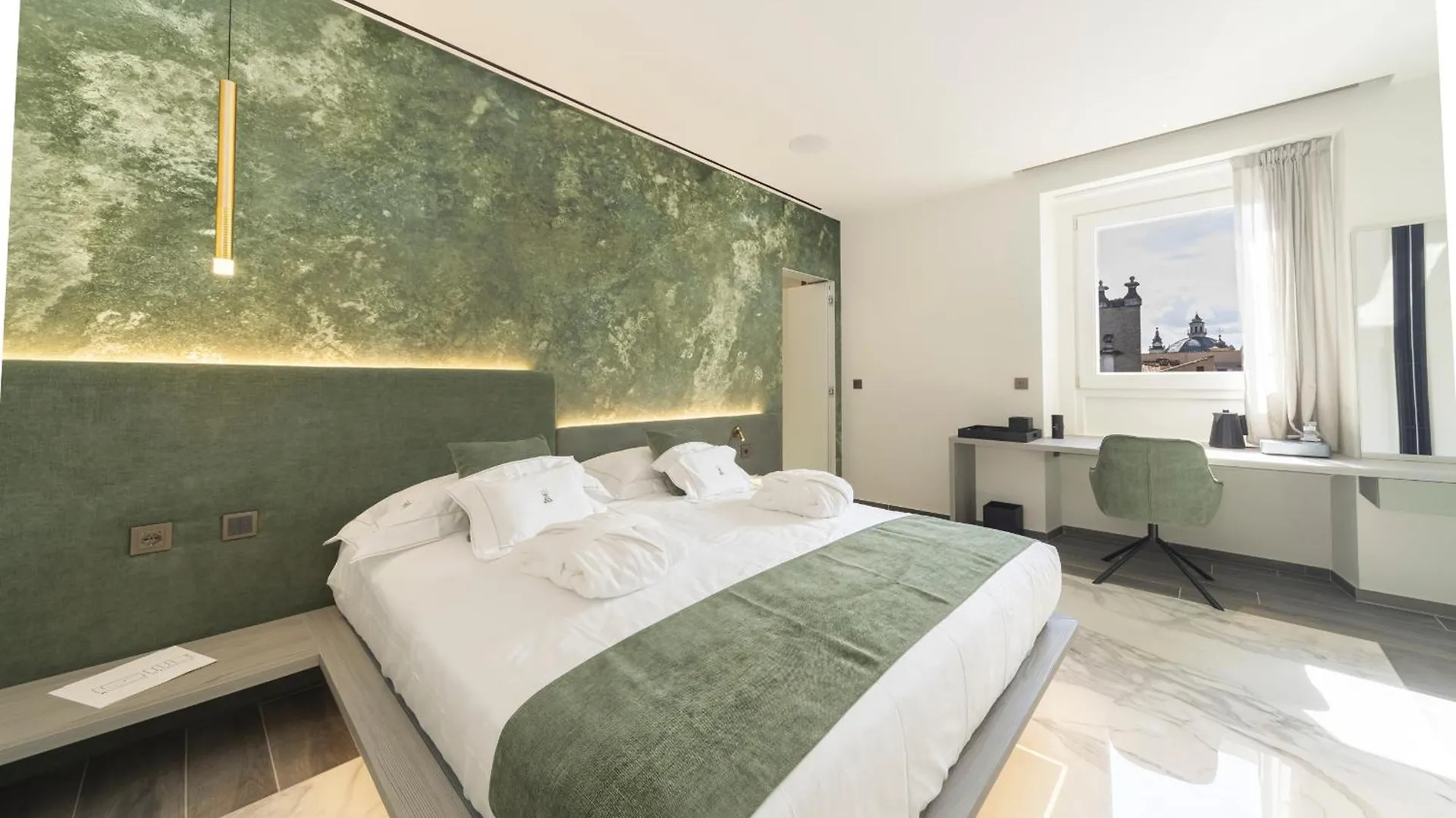 Tritone Luxury Suites Piazza Del Popolo Rome Bed & Breakfast