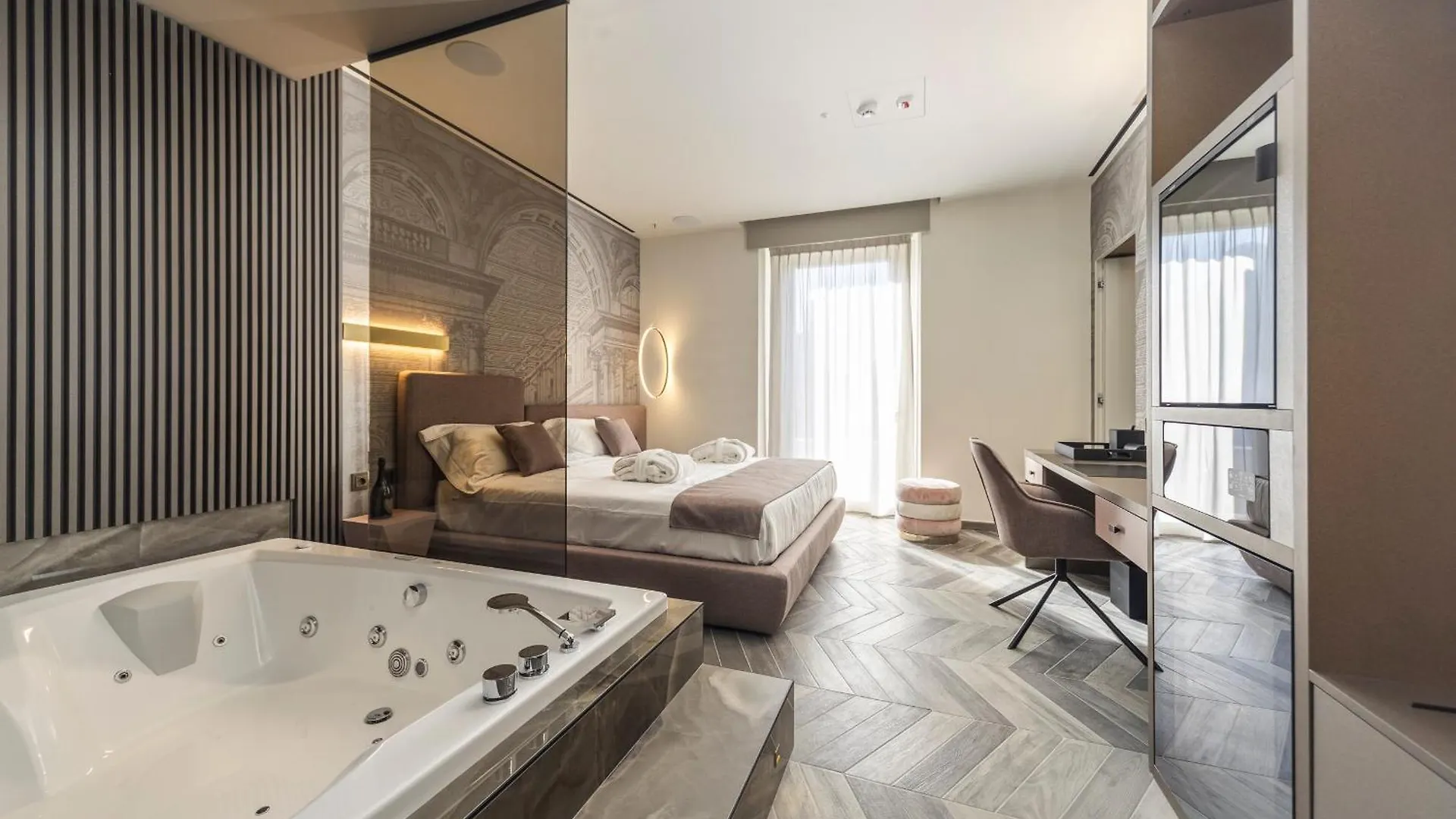 Tritone Luxury Suites Piazza Del Popolo location