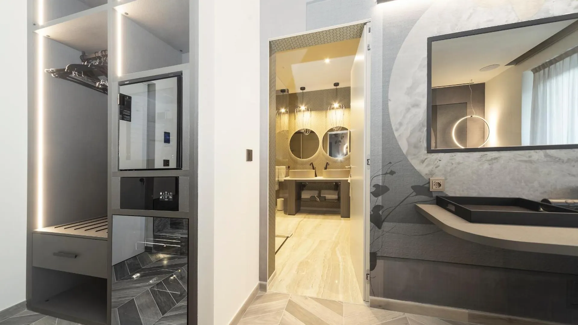 Tritone Luxury Suites Piazza Del Popolo Rome Bed & Breakfast